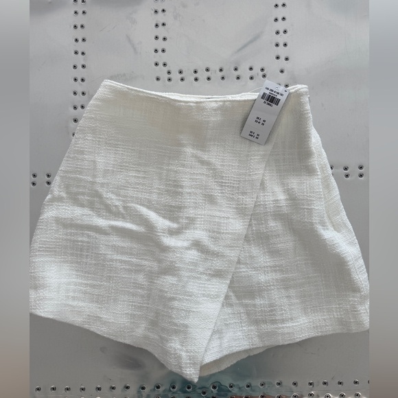 Abercrombie & Fitch Dresses & Skirts - Abercrombie & Fitch White Asymmetrical Wrap Skirt